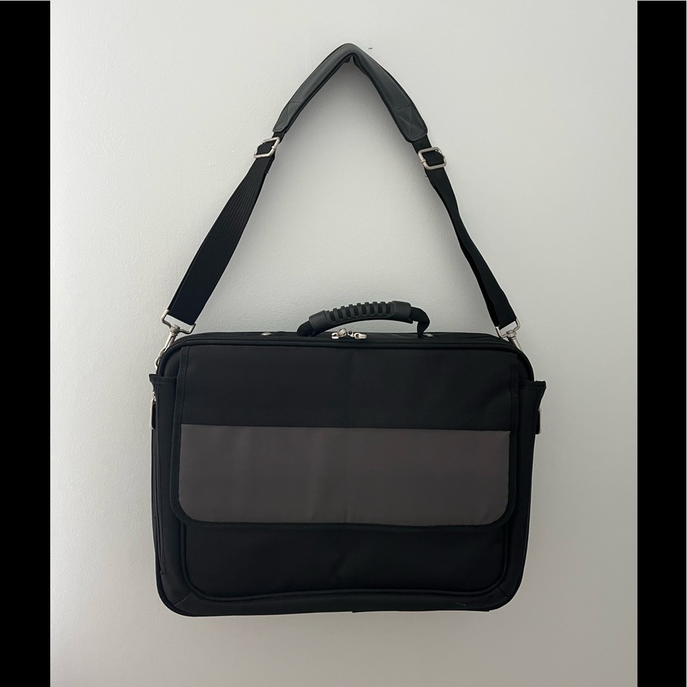 NWOT Foray Laptop/Computer Messenger Shoulder Bag - Picture 4 of 14